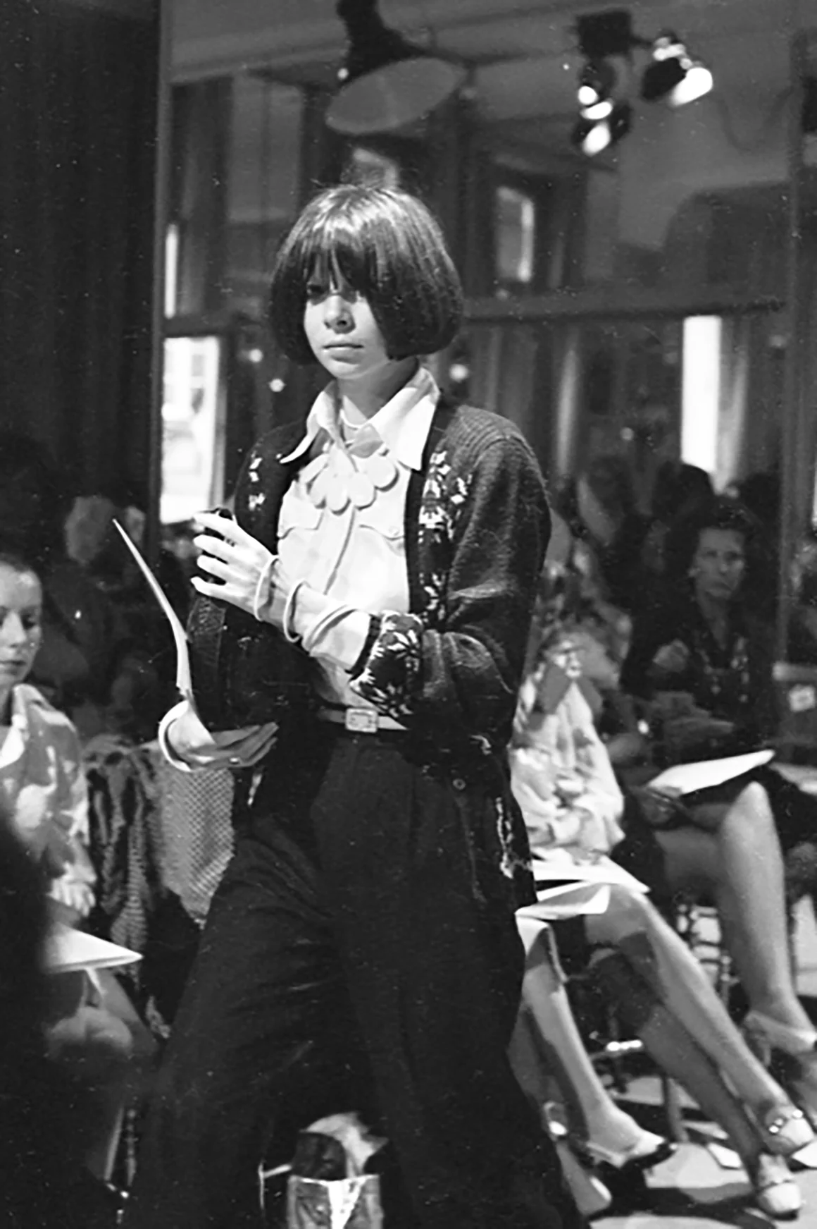 220502112526-01-anna-wintour-biography-amy-odell-culture-queue Young Anna Wintour