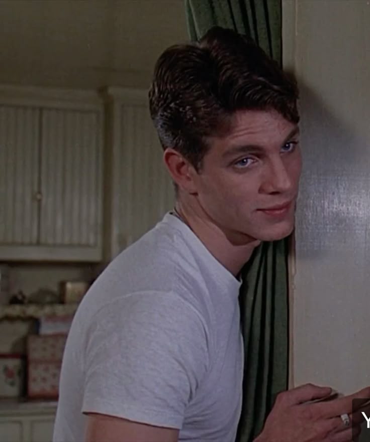 Эрик Робертс в молодости