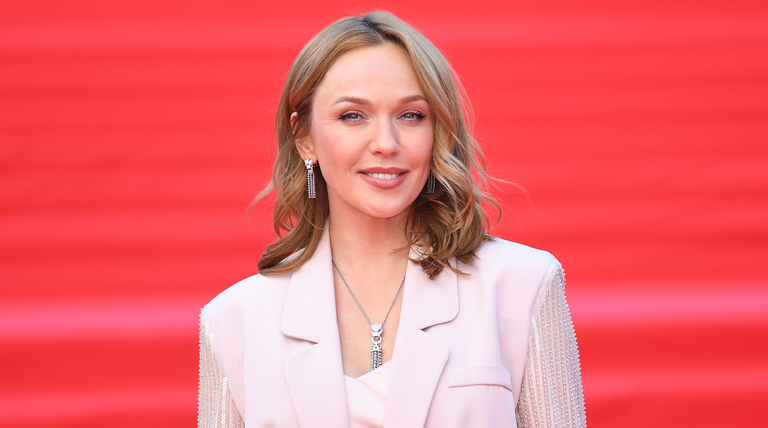 Альбина Джанабаева в молодости: путь к сцене, первые выступления и начало музыкальной карьеры