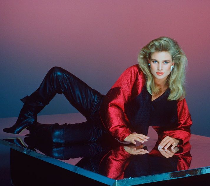 Николетт Шеридан в молодости