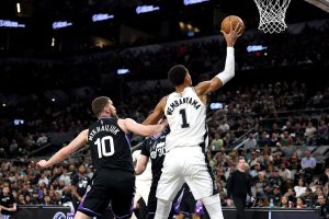 НБА. Дев’ять очок Михайлюка не допомогли Юті уникнути поразки від Сан-Антоніо, Кліпперс здобули перемогу над Лейкерс