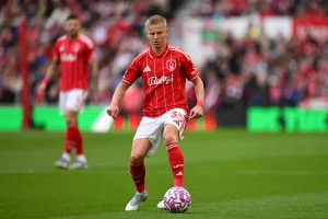 Зінченко поки не погодив умови відходу з Арсеналу. Трансфер українця в Аякс призупинено