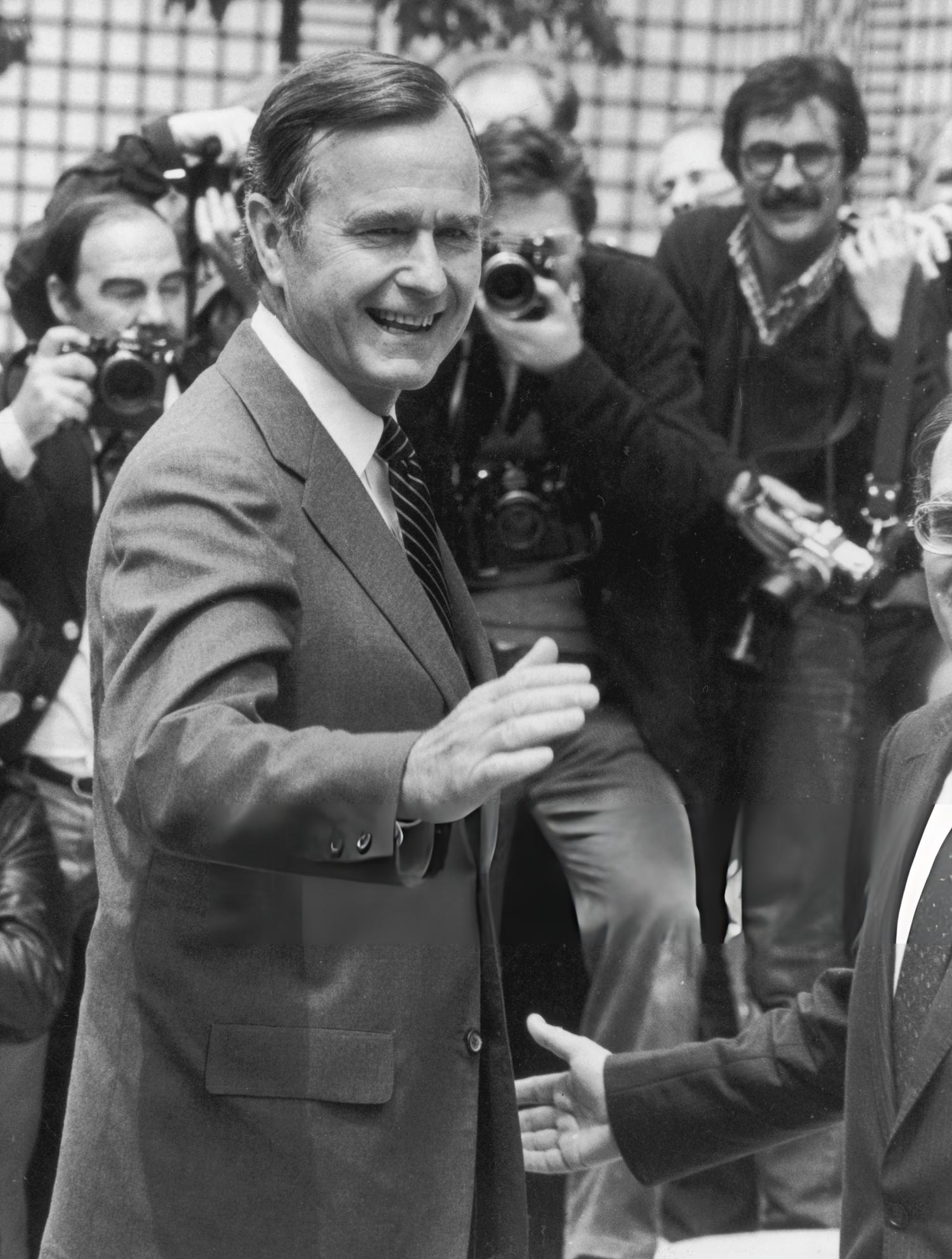 Джордж Буш старший в молодости