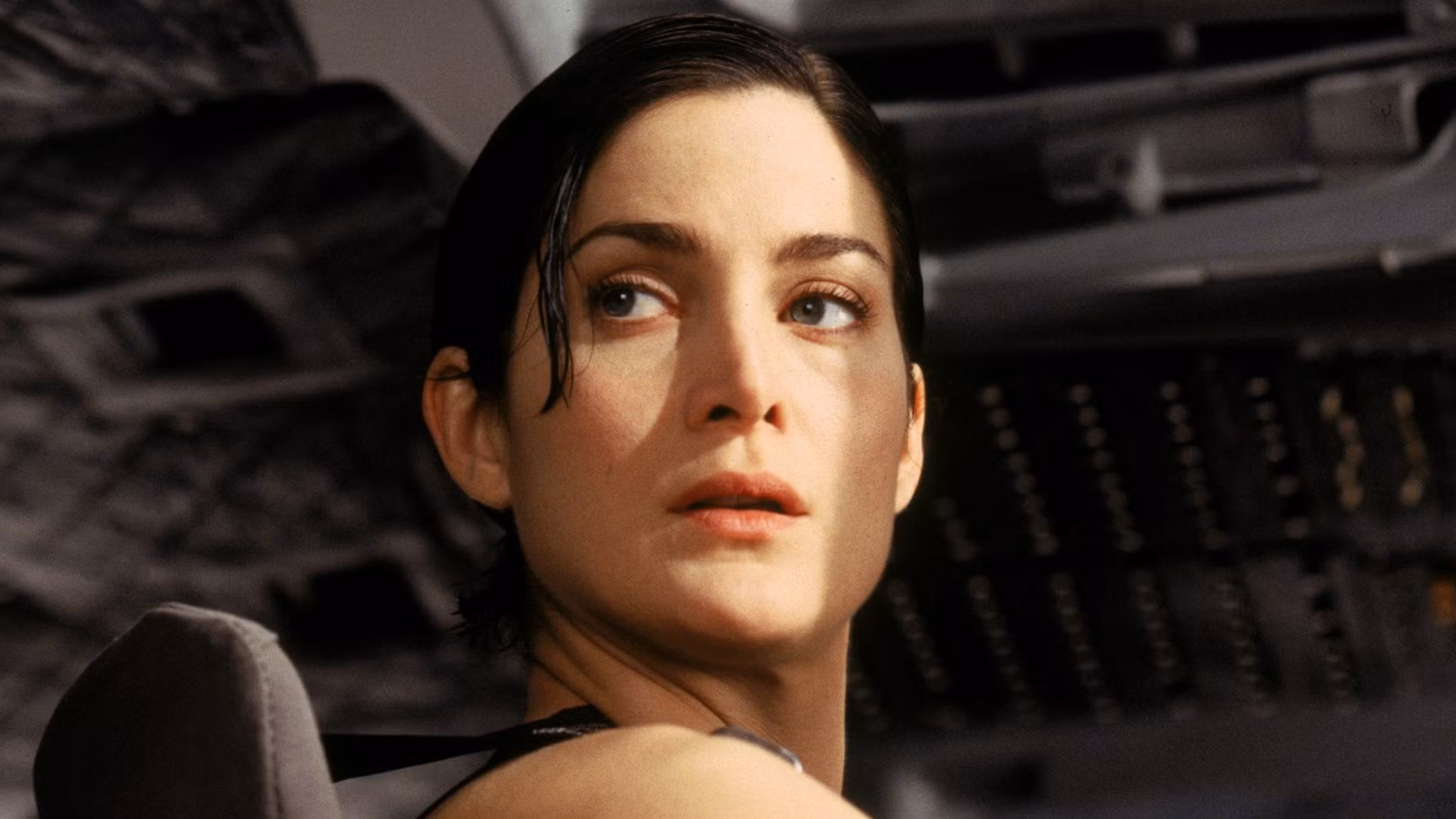 Кэрри-Энн Мосс в молодости