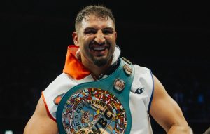 Кабаєл став повноцінним чемпіоном світу за версією WBC у надважкій вазі